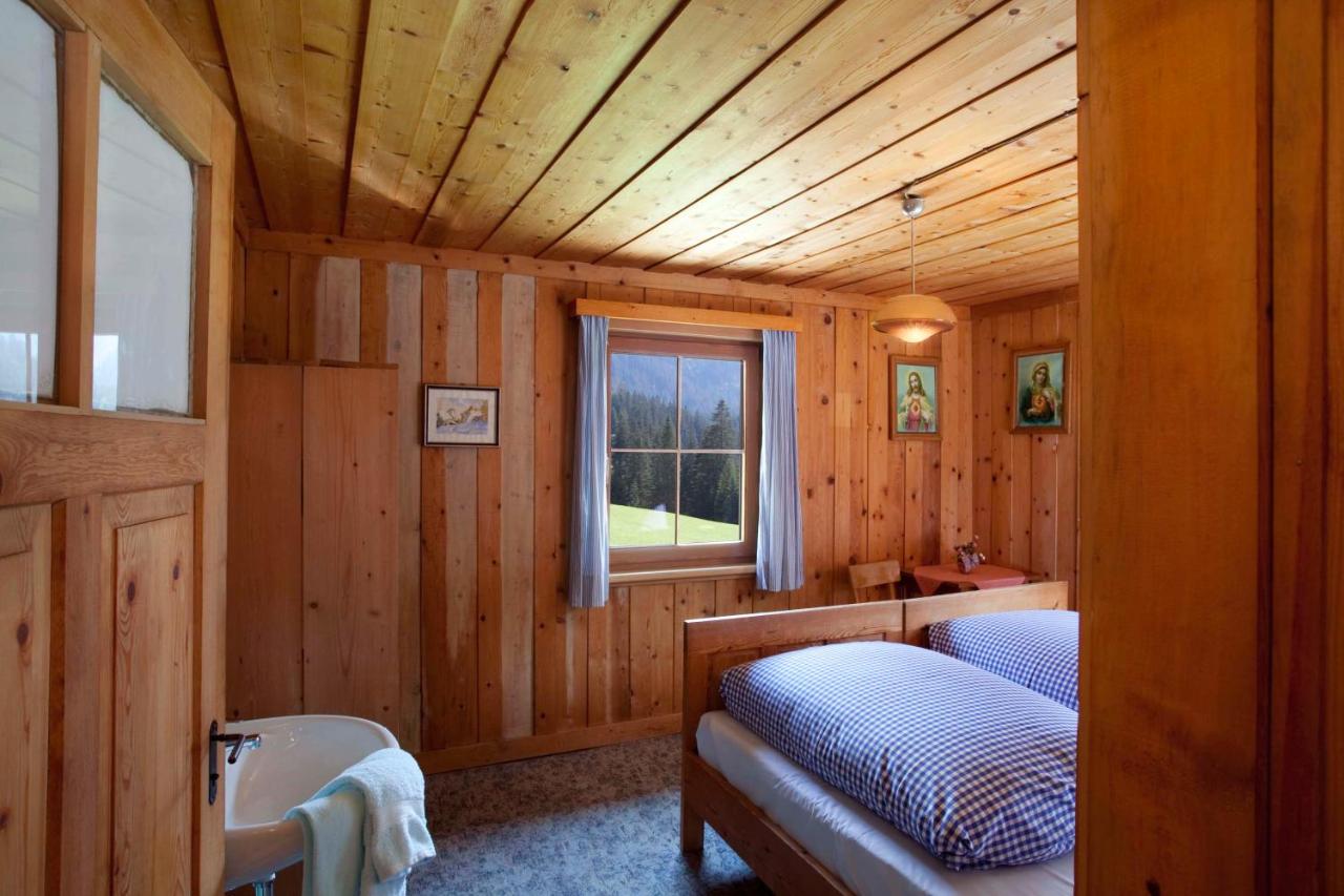 Typisches Zimmer im Berggasthaus Hermine in Madau am E5